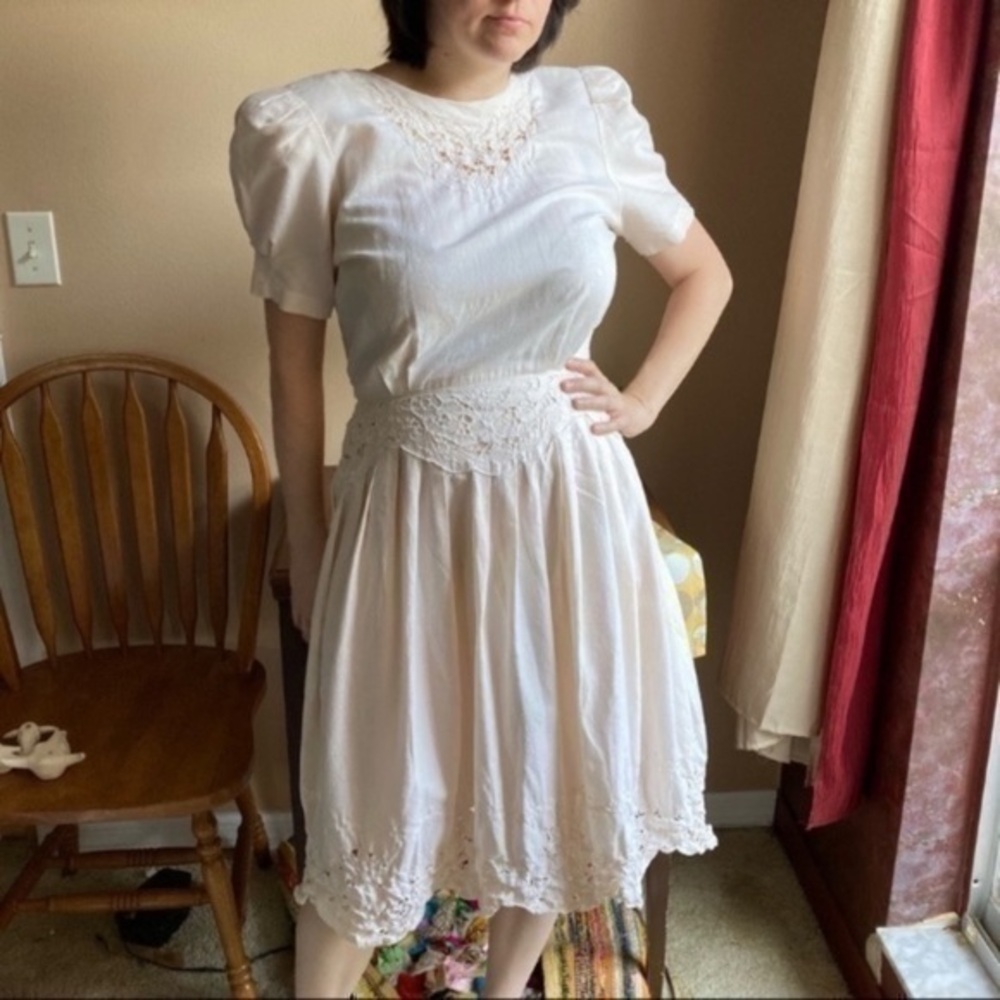 Vintage prairie puffy sleeved eyelet dress